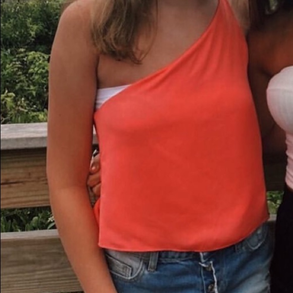One shoulder top